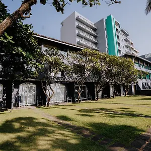 Earl's Regent Hotel